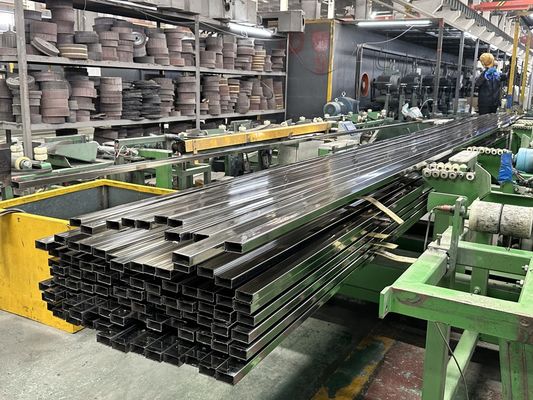 Natural Silver Stainless Steel Threaded Pipe 150mm Corrosion Resistant